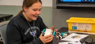 web-feaured-sophia-ustymenko-builds-spike-robot